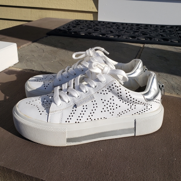 Kendall & Kylie Shoes - Kendall & Kylie platform star sneakers
